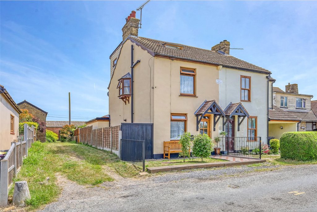 Mucking Hall Road, Barling, Essex, SS30NH