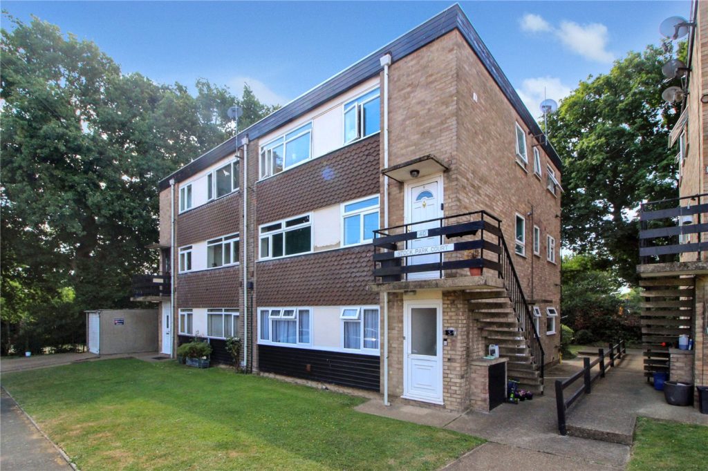 St. Lawrence Gardens, Leigh-on-Sea, Essex, SS9 5YF