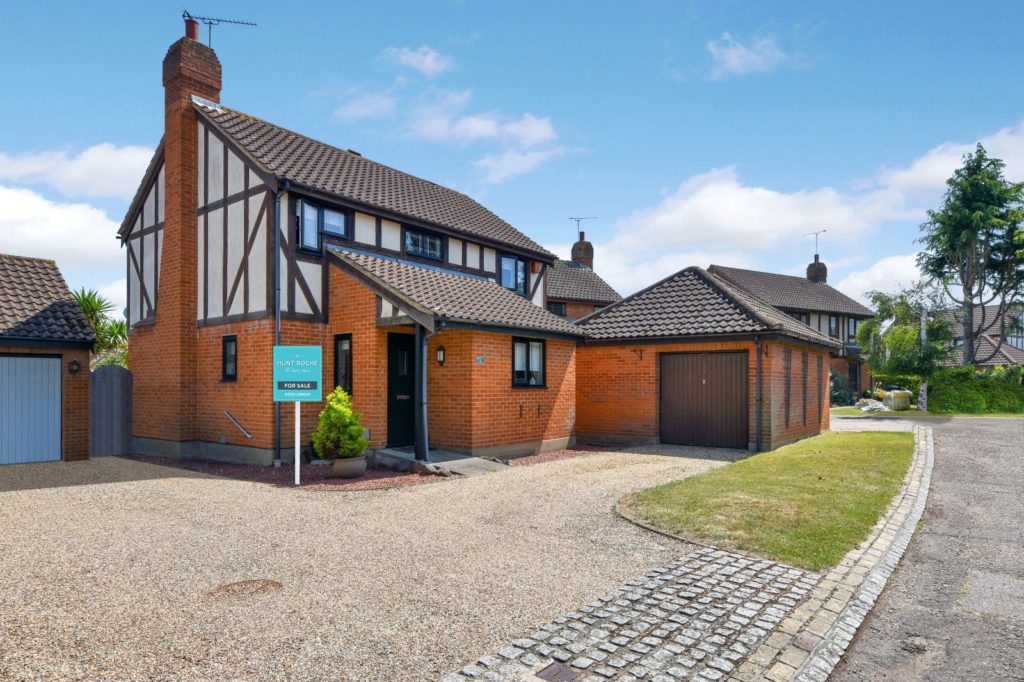 Dalwood, ** Bournes Green School Catchment **, Shoeburyness, Essex, SS3 8UP