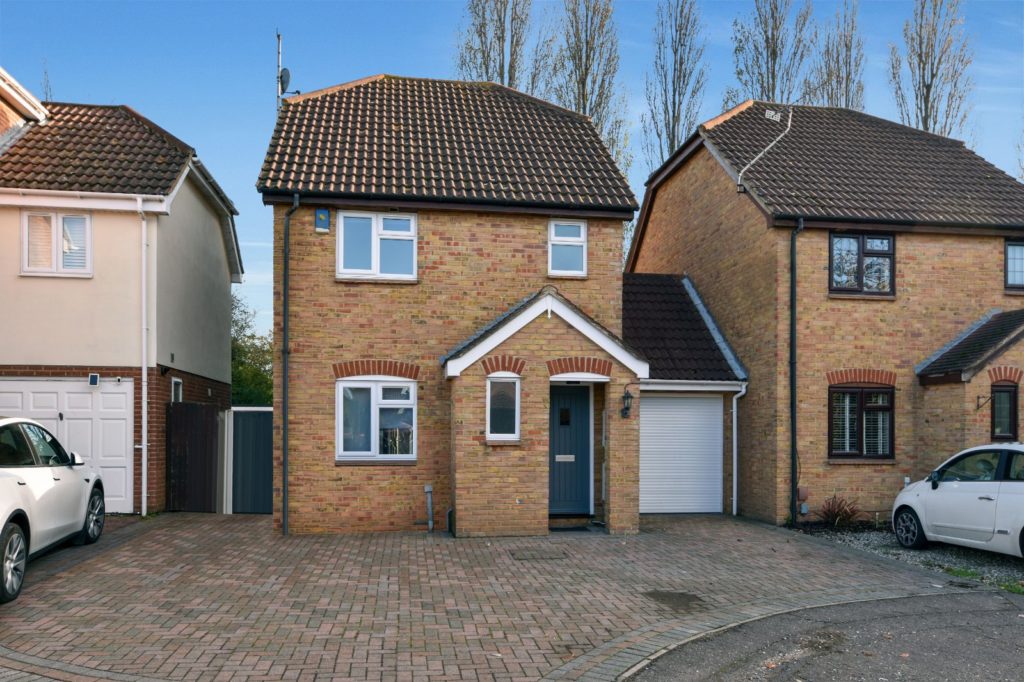 Shillingstone, Bishopsteignton Location, Shoeburyness, Essex, SS3 8BY