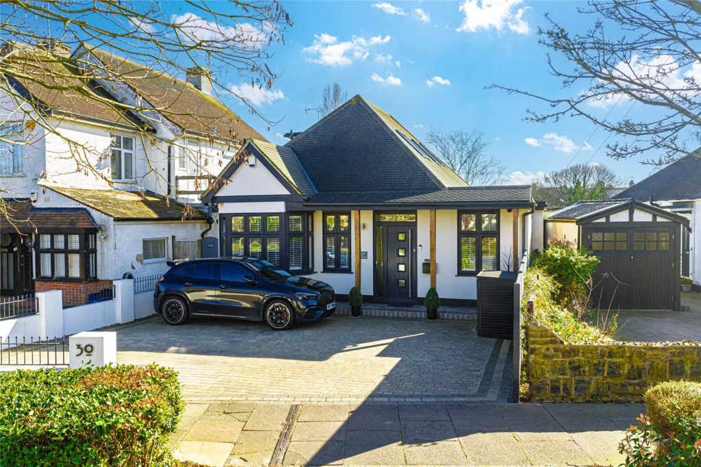 Clatterfield Gardens, Westcliff-on-Sea, Essex, SS0 0AX