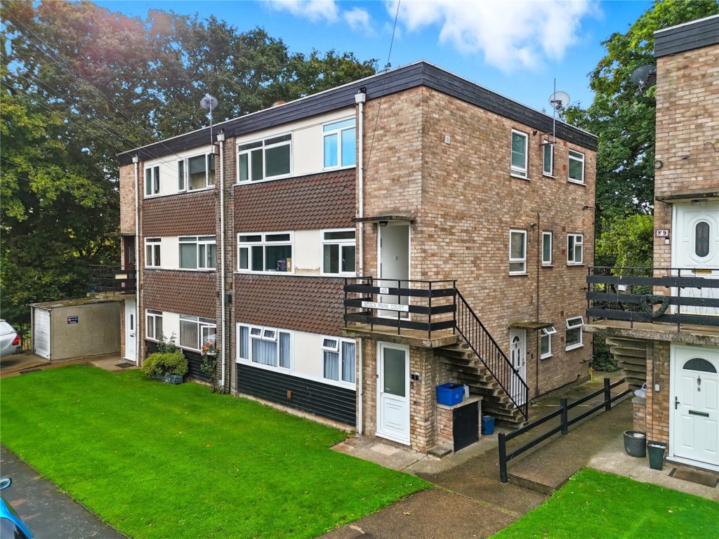 St. Lawrence Gardens, Leigh-on-Sea, Essex, SS9 5YF