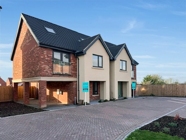 Windermere Avenue, Hullbridge, Hockley, Essex, SS5 6JT