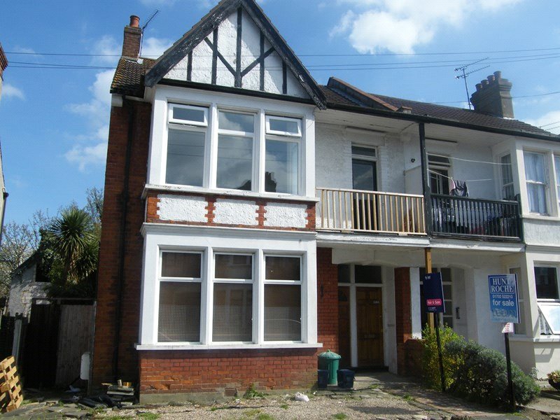 Ramuz Drive, Westcliff-on-Sea, Essex, SS0 9JB