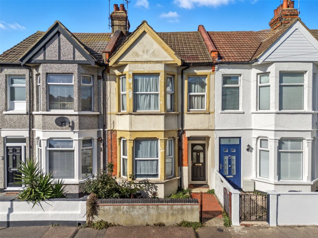 Shaftesbury Avenue, Southchurch Park Area, Essex, SS1 2YS