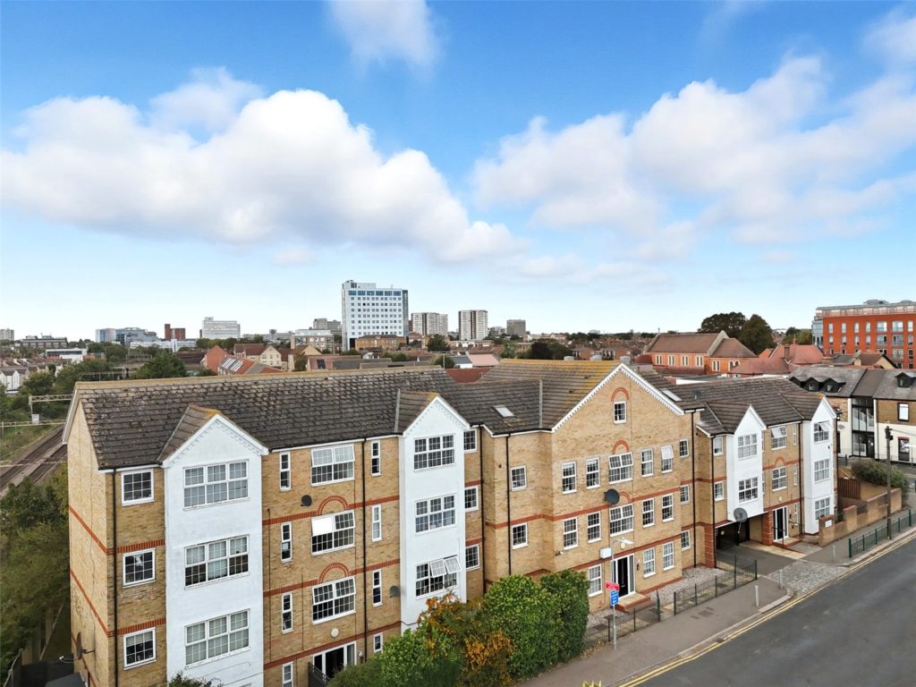 Chase Court Gardens, Southchurch Village, Southend-On-Sea, Essex, SS1 2WU