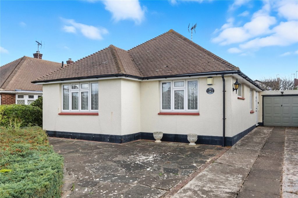 St. James Avenue, Thorpe Bay, Essex, SS1 3LJ