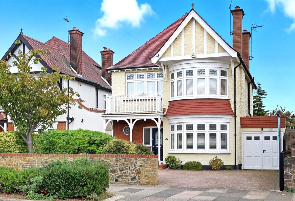 The Broadway, Thorpe Bay, Essex, SS1 3HJ