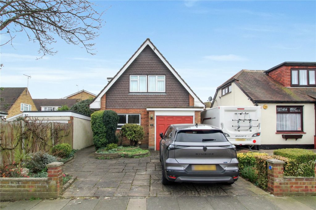 Briarwood Drive, Leigh-on-Sea, Essex, SS9 4LA