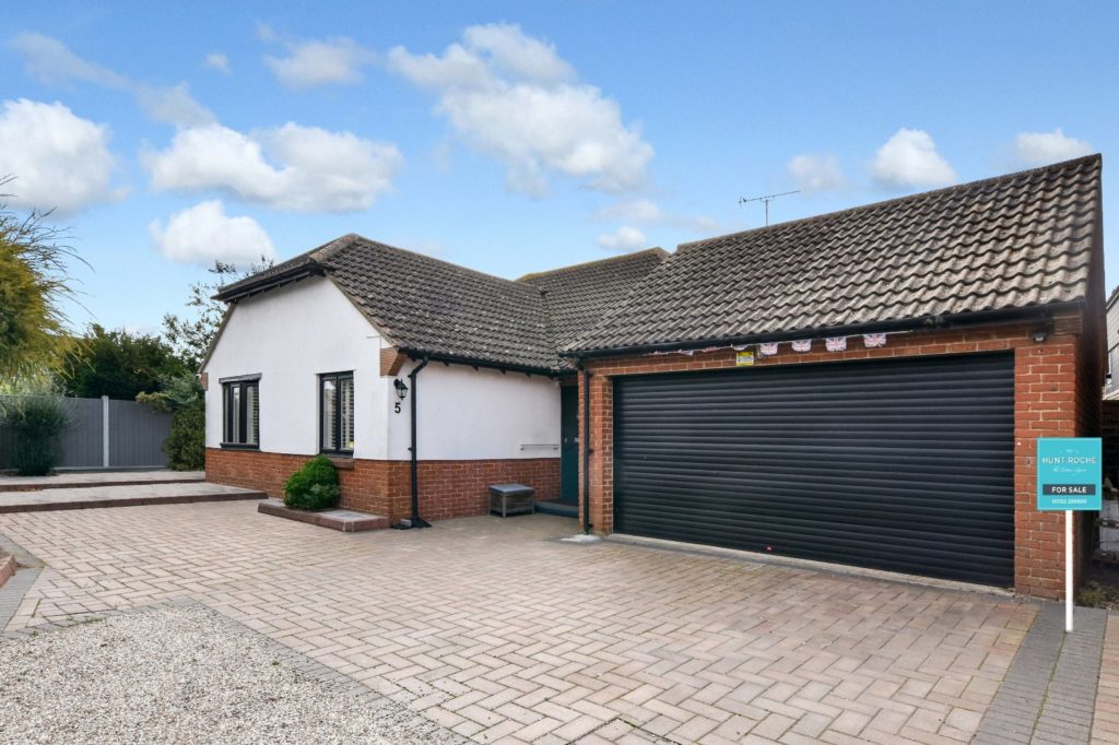 Knollcroft, Cul-De-Sac Position In South Shoebury, Shoeburyness, Essex, SS3 9JY