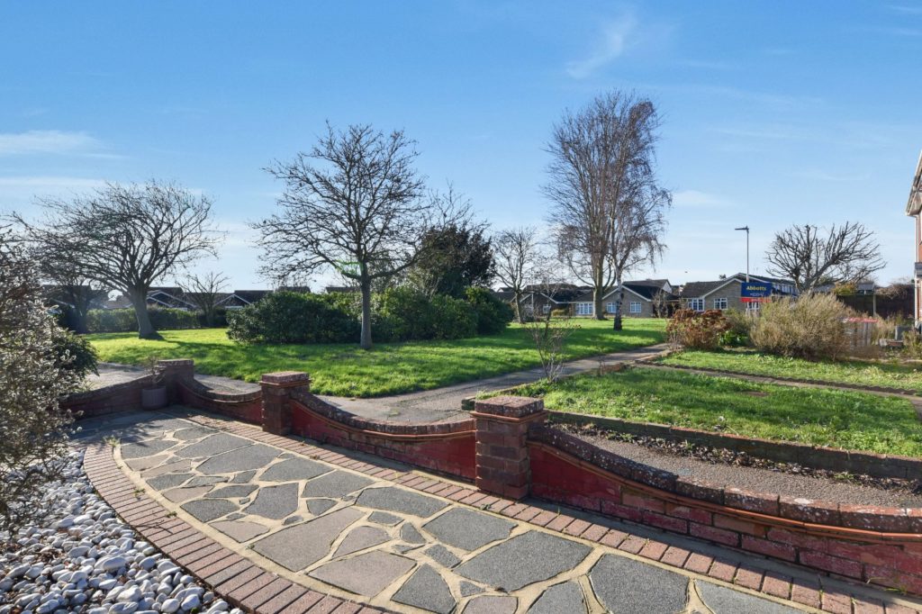 Teigngrace, Bishopsteignton Location, Shoeburyness, Essex, SS3 8AH