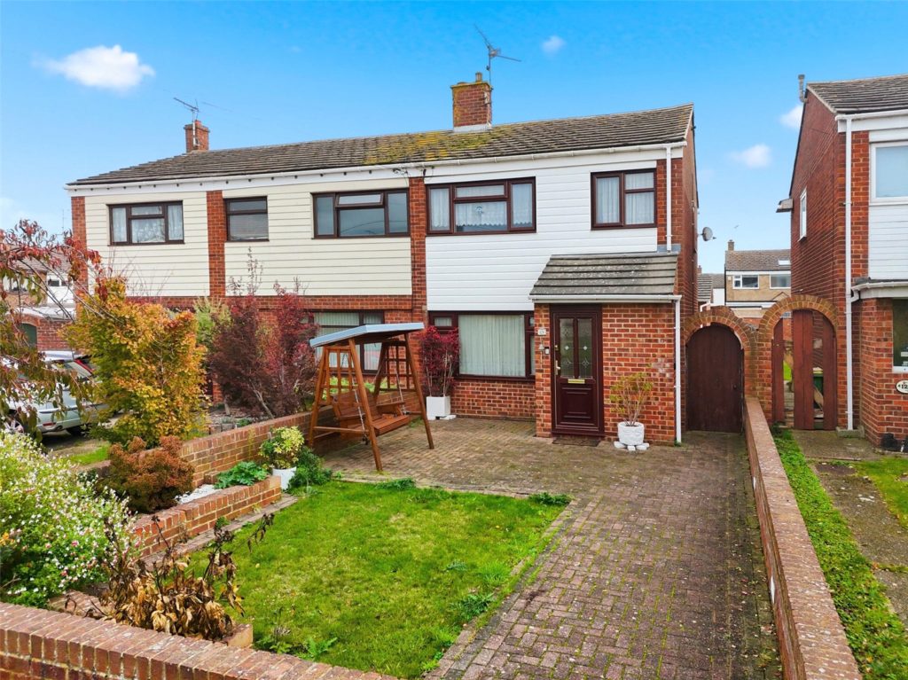 Conway Avenue, Great Wakering, Essex, SS3 0BH