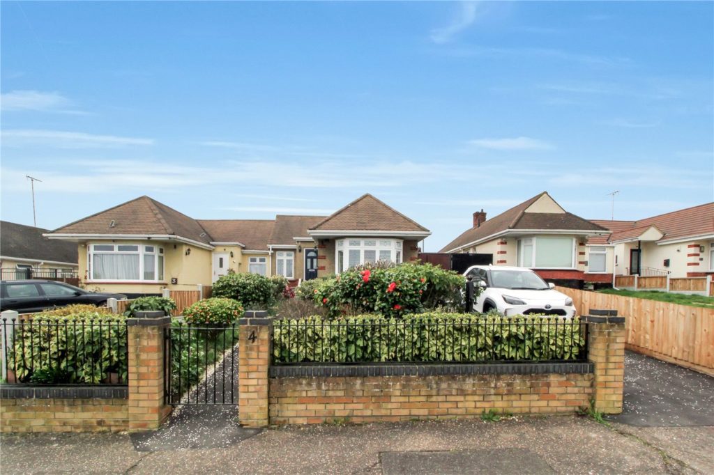 Thorndon Park Close, Leigh-on-Sea, Essex, SS9 4RH