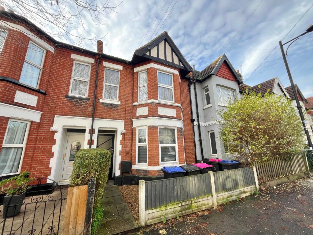 St. Helens Road, Westcliff-on-Sea, Essex, SS0 7LB