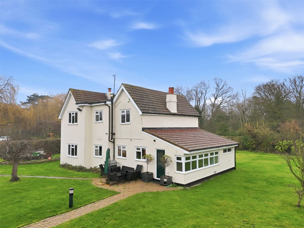 Lincoln Road, Rochford, Essex, SS4 3AF