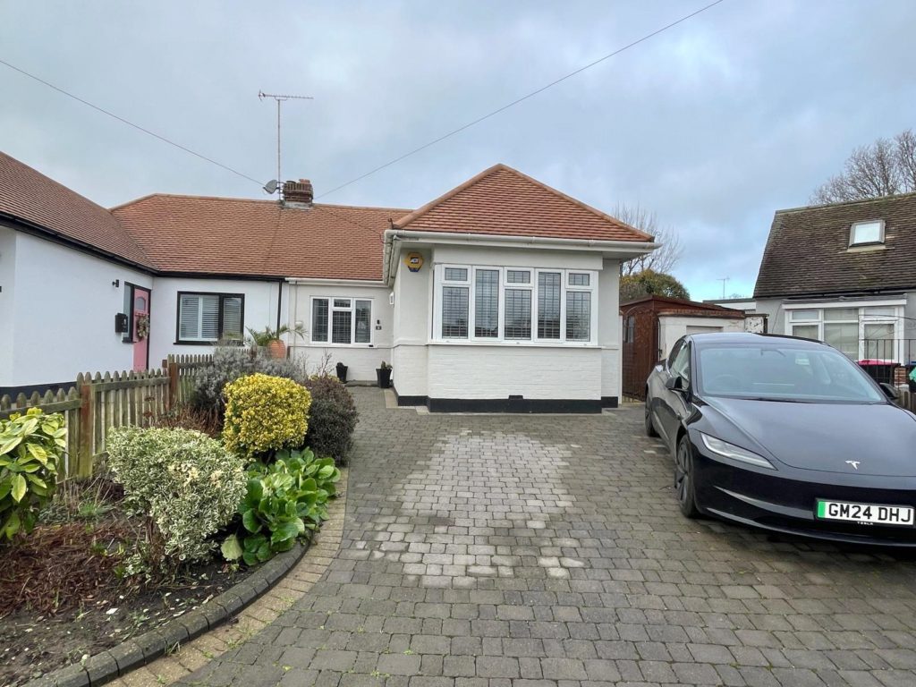 Blenheim Park Close, Leigh-on-Sea, Essex, SS9 4AR
