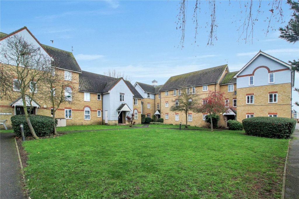 London Road, Benfleet, Essex, SS7 4BY