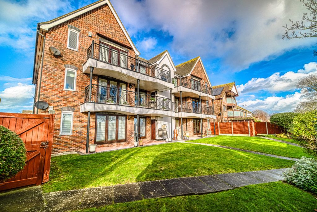 Apartment 3, Blake Court, 120  Admirals Walk, Shoeburyness, Essex, SS3 9FN