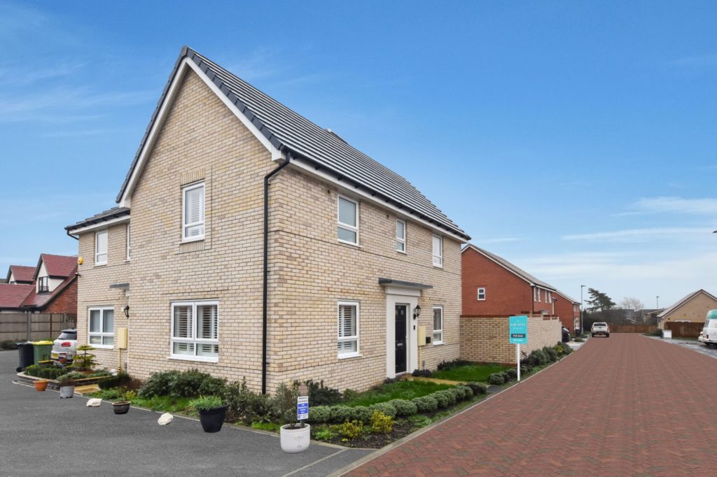 Admiral Crescent, High Elms Park, Hullbridge, Hockley, Essex, SS5 6FT