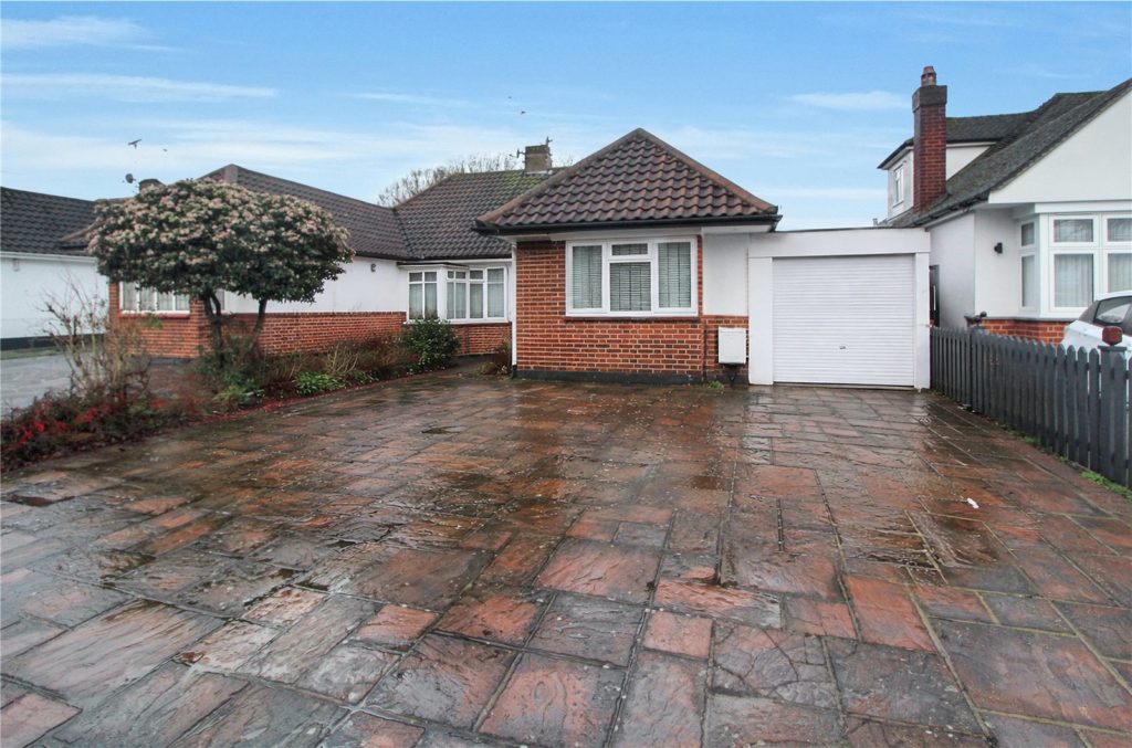 The Fairway, Leigh-on-Sea, Essex, SS9 4QS