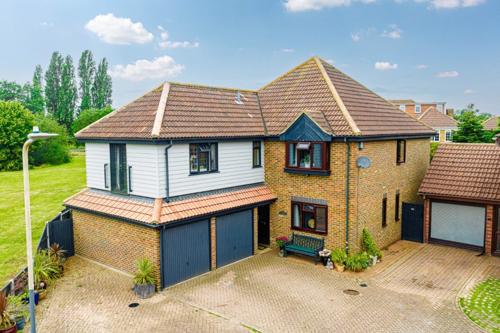 Chertsey Close, North Shoebury, Shoeburyness, Essex, SS3 8YH