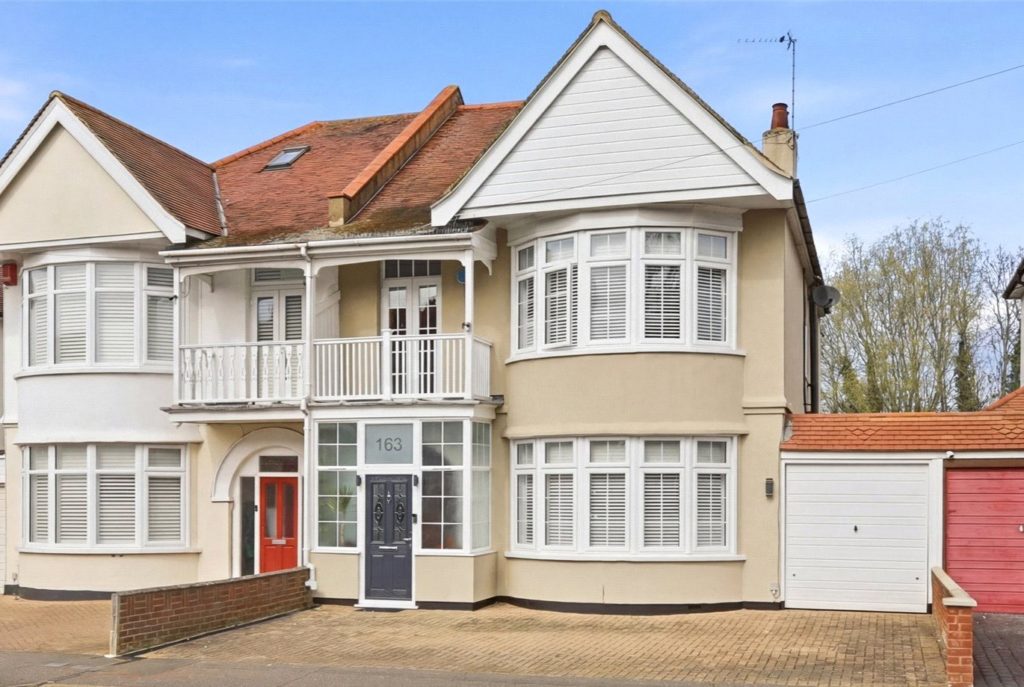 Shaftesbury Avenue, Thorpe Bay, Essex, SS1 3AL