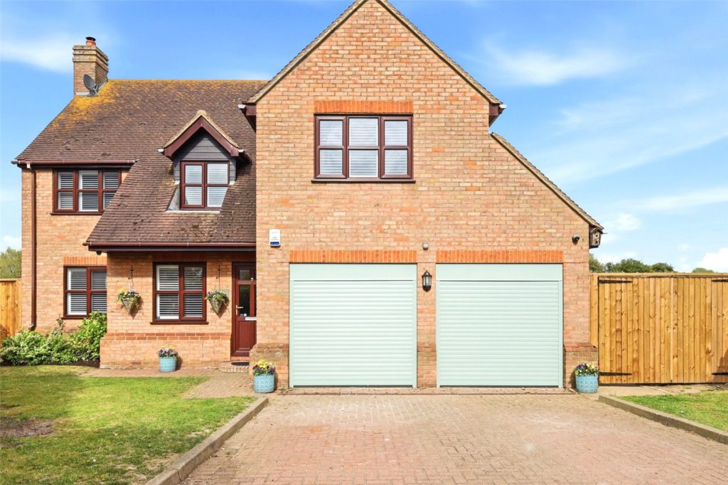 Home Farm Close, Great Wakering, Essex, SS3 0DL