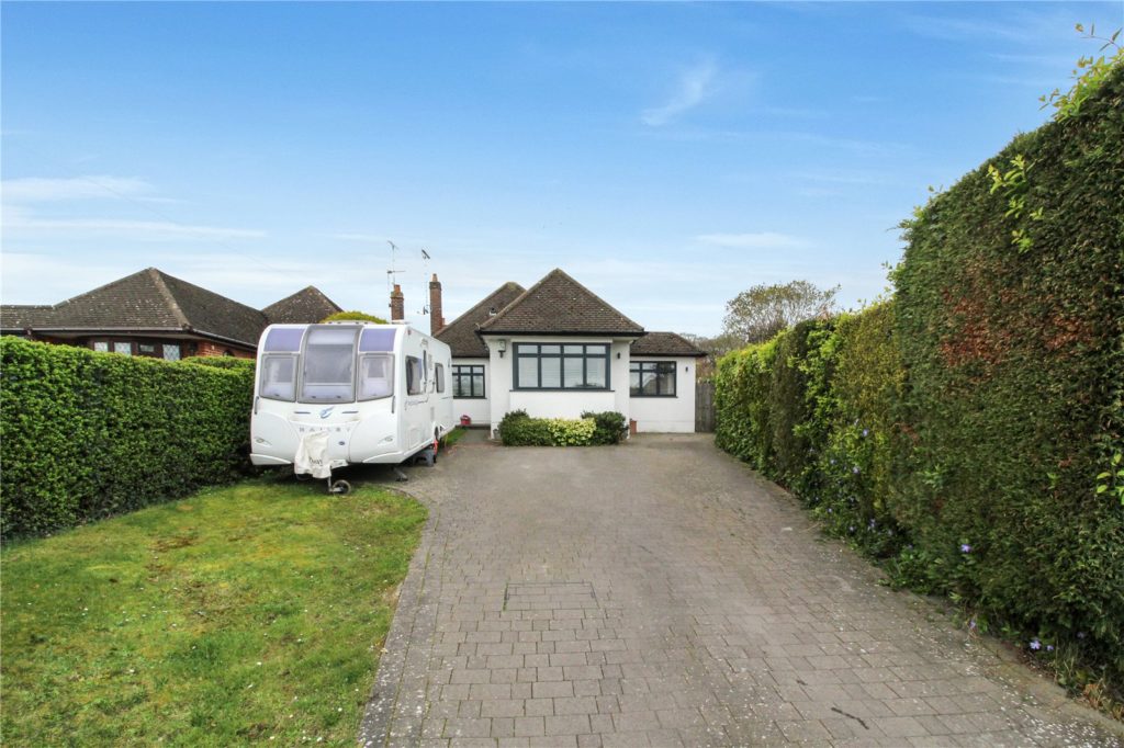 Thorndon Park Crescent, Leigh-on-Sea, Essex, SS9 4RG