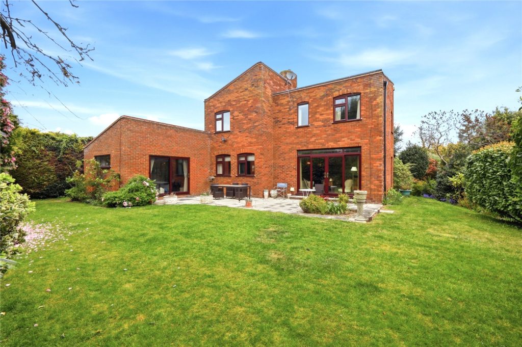 Moat End, Thorpe Bay, Essex, SS1 3QA