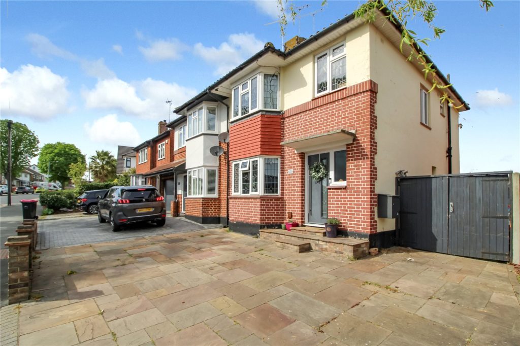 Mountdale Gardens, Leigh-on-Sea, Essex, SS9 4AP