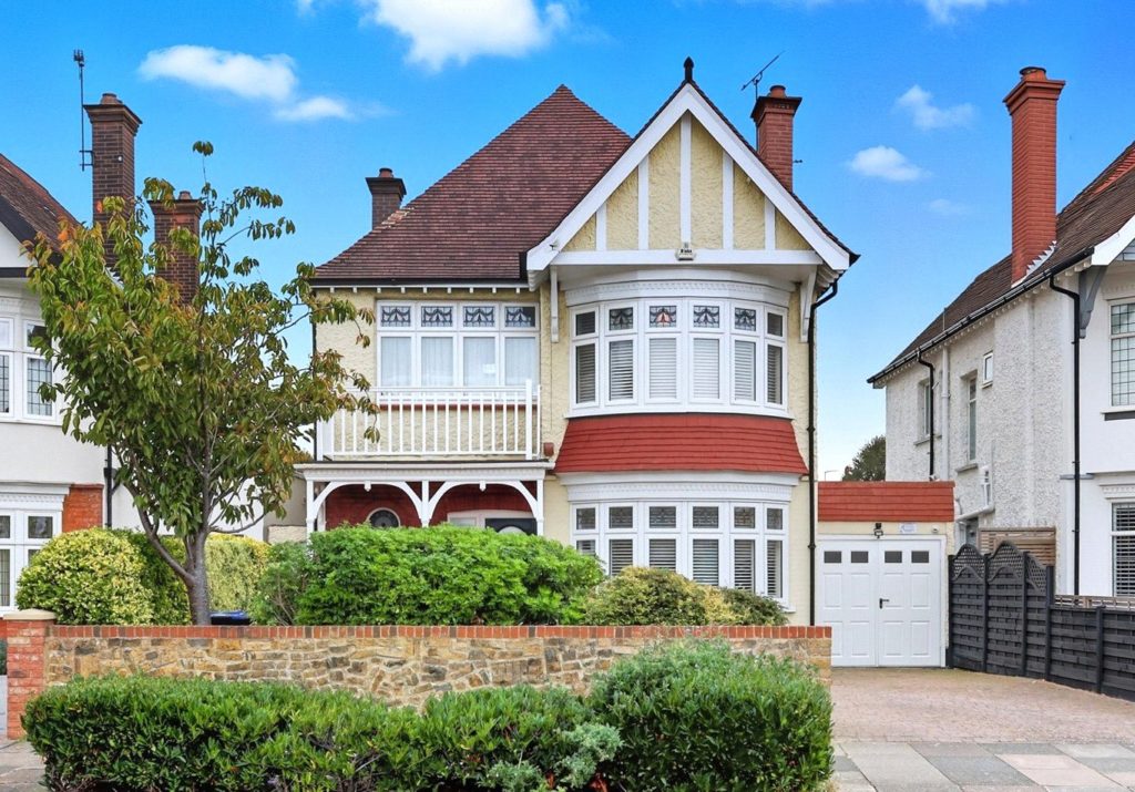 The Broadway, Thorpe Bay, Essex, SS1 3HJ