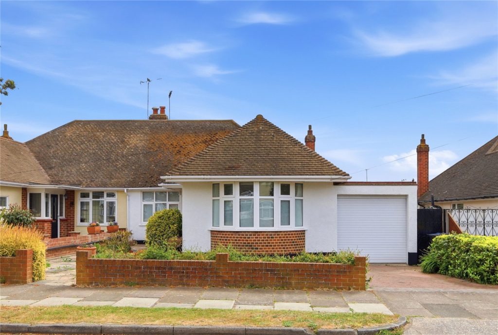 Chelsworth Crescent, Thorpe Bay, Essex, SS1 3EF