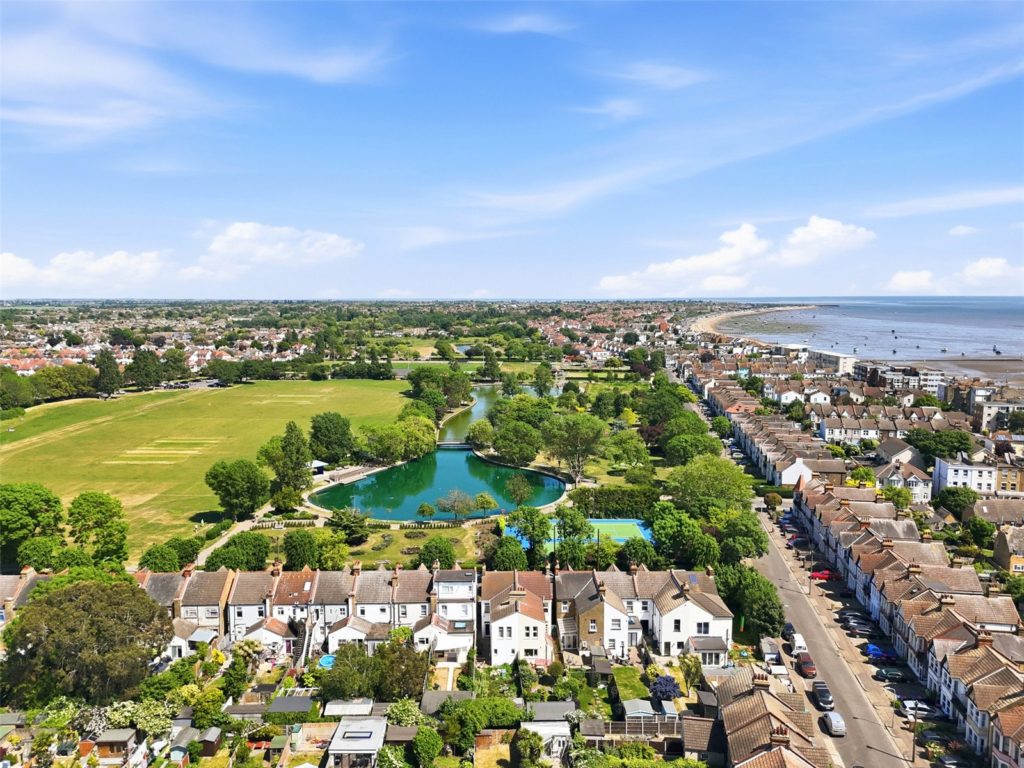Kensington Road, Southchurch Park Area, Essex, SS1 2SX