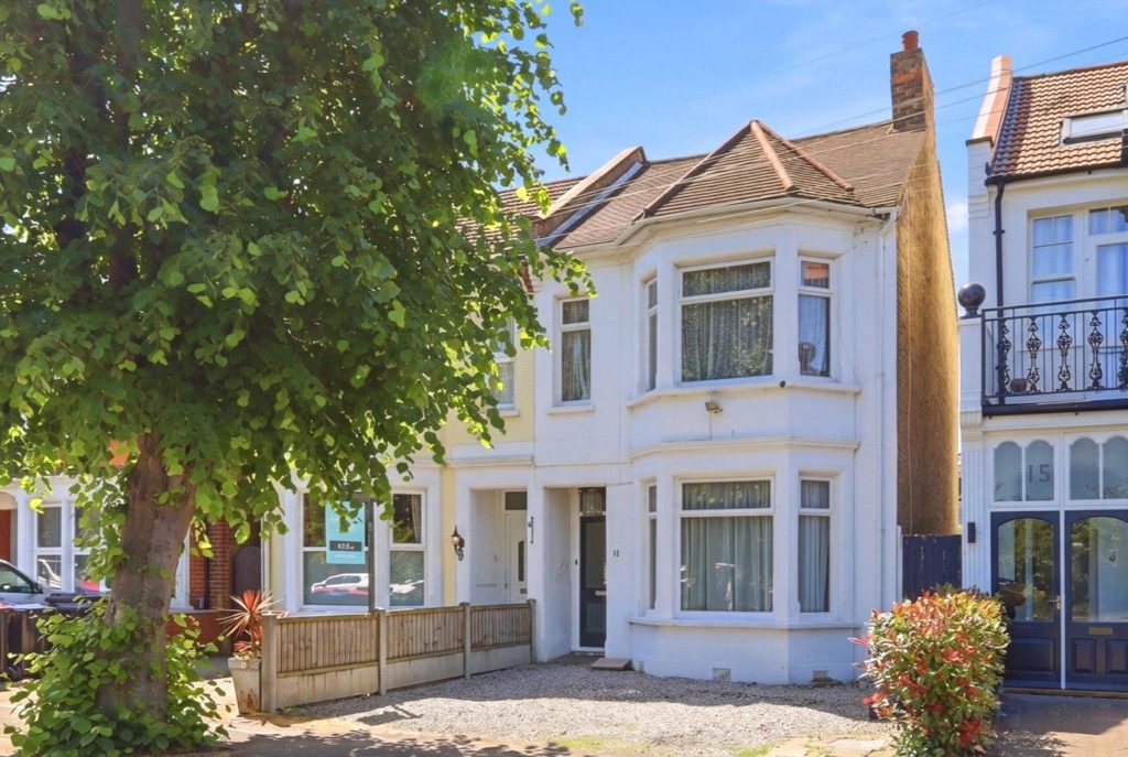Kensington Road, Southchurch Park Area, Essex, SS1 2SX