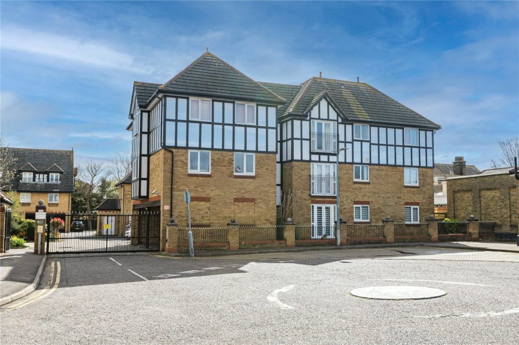 Barnstaple Road, Thorpe Bay, Essex, SS1 3QH