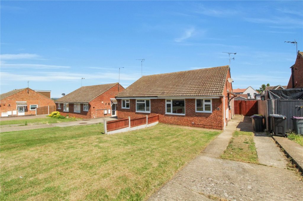 Willingale Avenue, Rayleigh, Essex, SS6 9HD