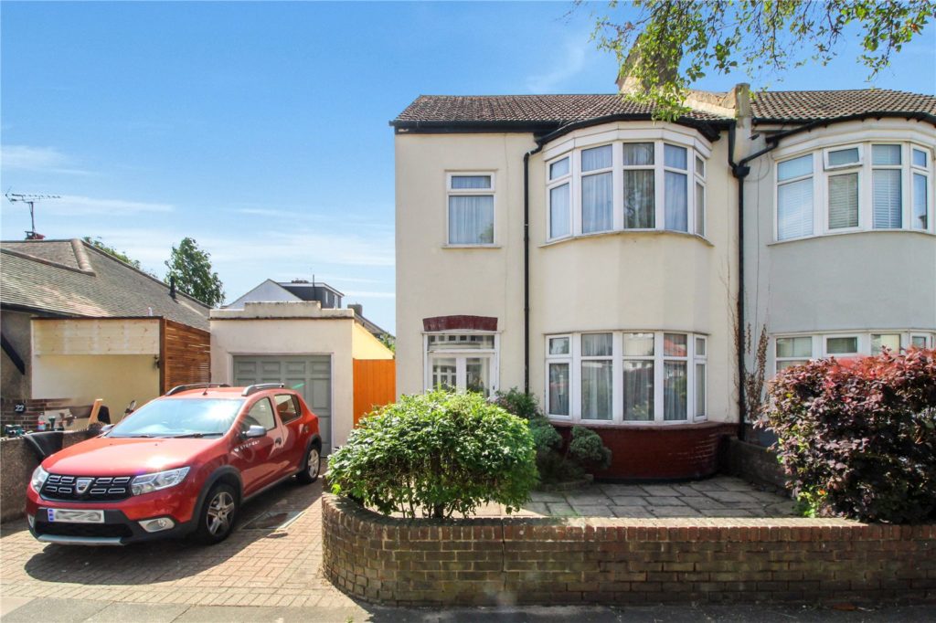 Glenbervie Drive, Leigh-on-Sea, Essex, SS9 3JU