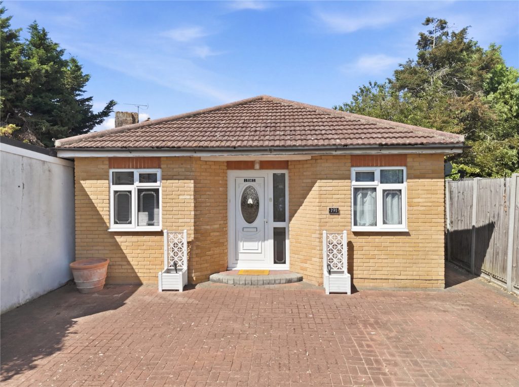 Shaftesbury Avenue, Thorpe Bay, Essex, SS1 3AL