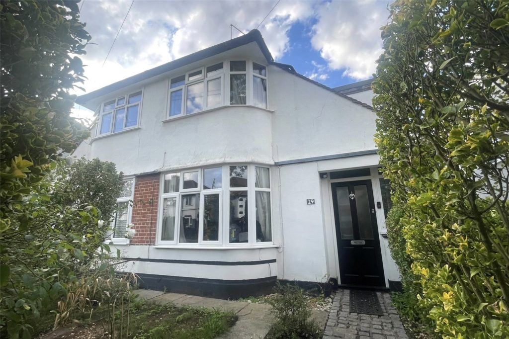 St. Lukes Road, Southend-on-Sea, Essex, SS2 4AA