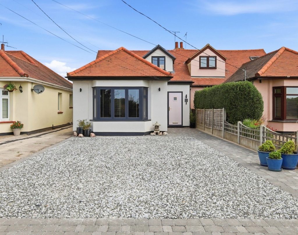 Barling Road, Thorpe Bay/Barling Borders, Essex, SS3 0QB