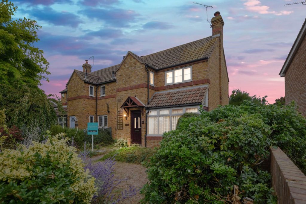 Yarnacott, Bishopsteignton Location, Shoeburyness, Essex, SS3 8AL