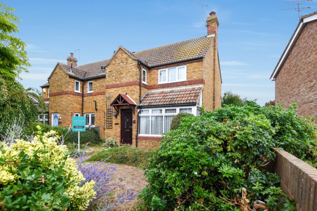 Yarnacott, Bishopsteignton Location, Shoeburyness, Essex, SS3 8AL