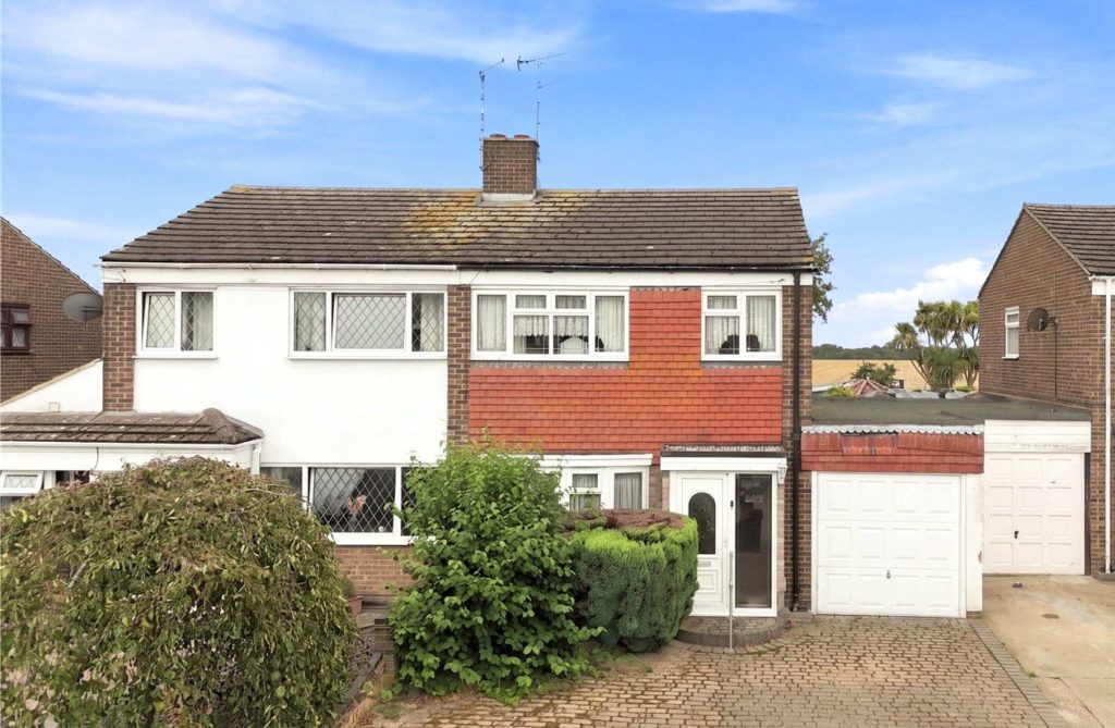 Conway Avenue, Great Wakering, Essex, SS3 0BL