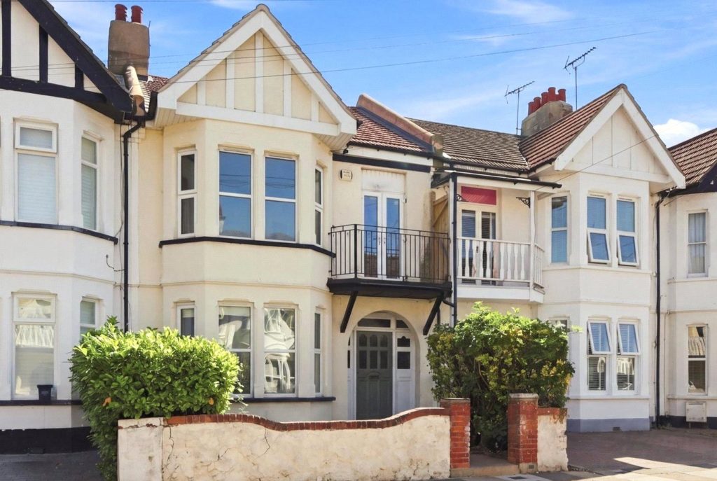 Plas Newydd, Thorpe Bay, Essex, SS1 3AG