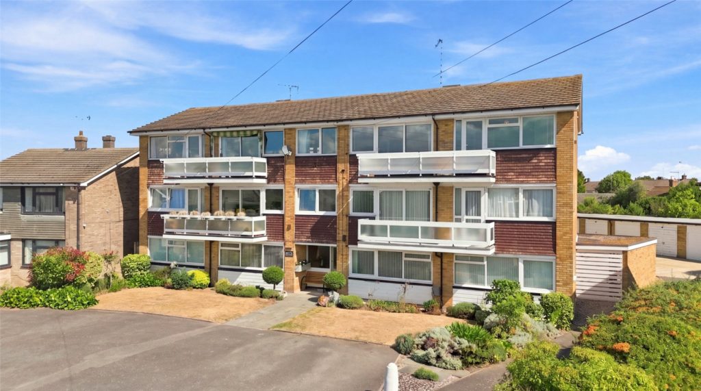 Dungannon Chase, Thorpe Bay, Essex, SS1 3NJ