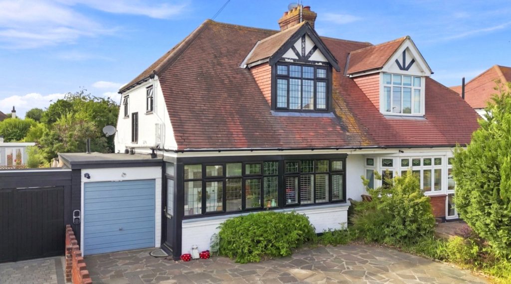 St. James Avenue, Thorpe Bay, Essex, SS1 3LW