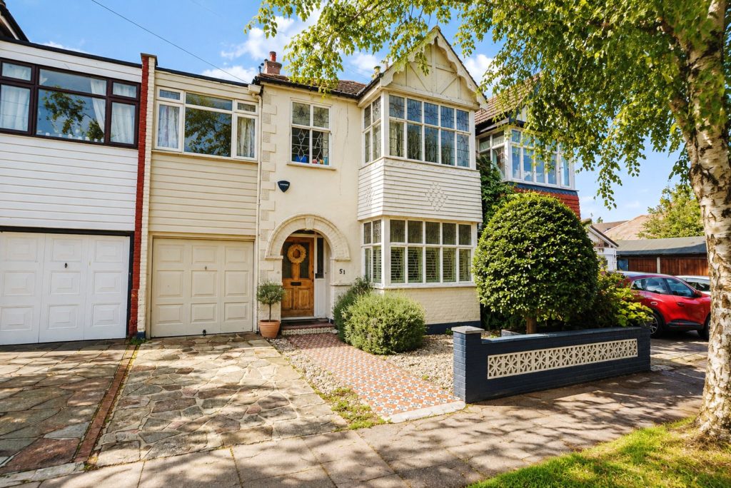 Birchwood Drive, Leigh-on-Sea, Essex, SS9 3LD