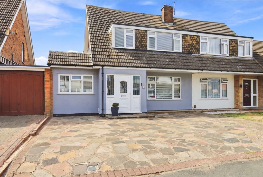 Conway Avenue, Great Wakering, Essex, SS3 0BG