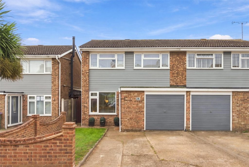 Seaview Drive, Great Wakering, Southend-on-Sea, Essex, SS3 0BE