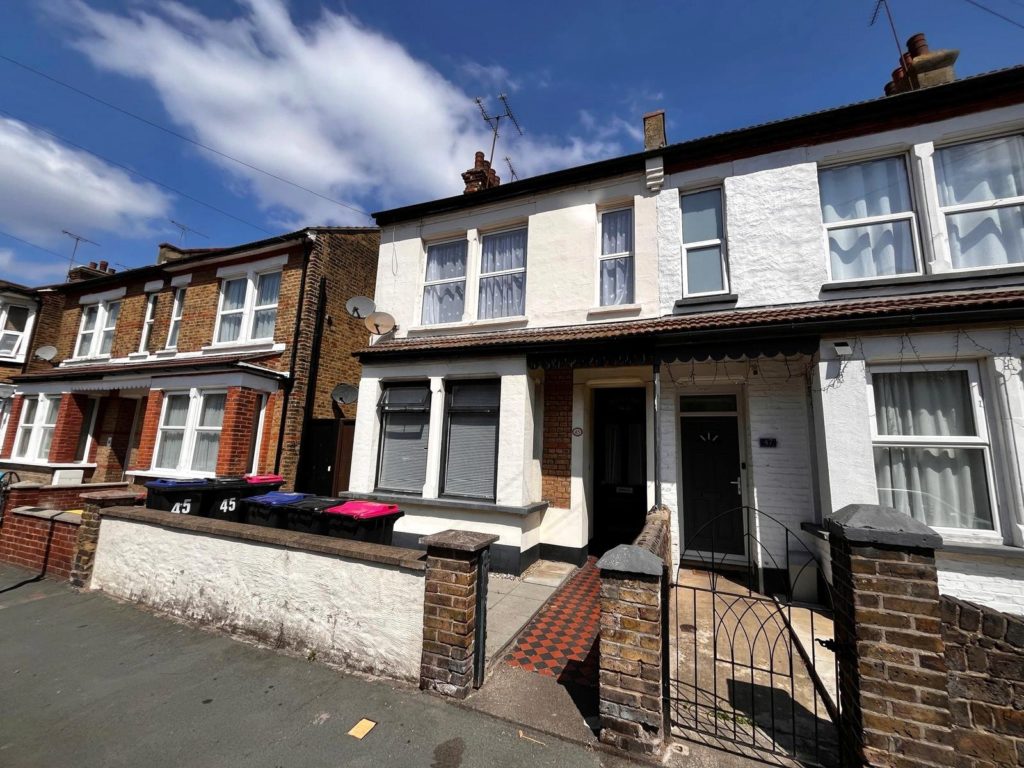 Guildford Road, Southend-on-Sea, Essex, SS2 5AR